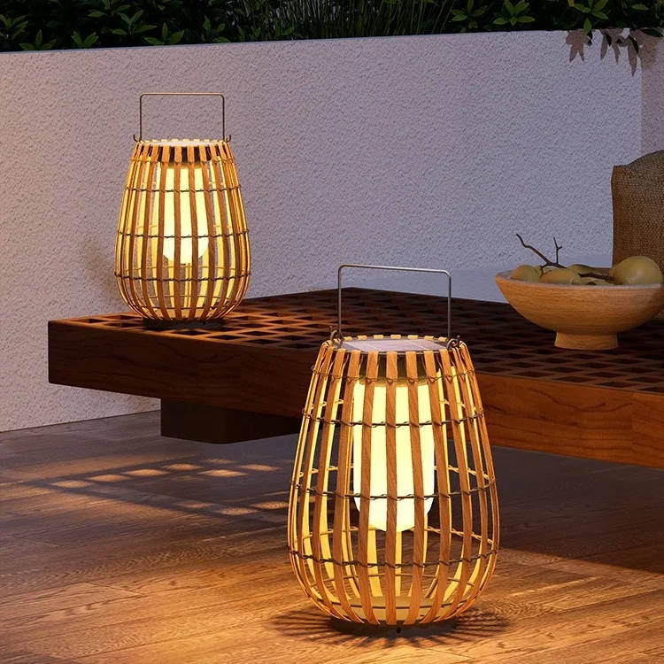 Beam Outdoor Solar Lamp