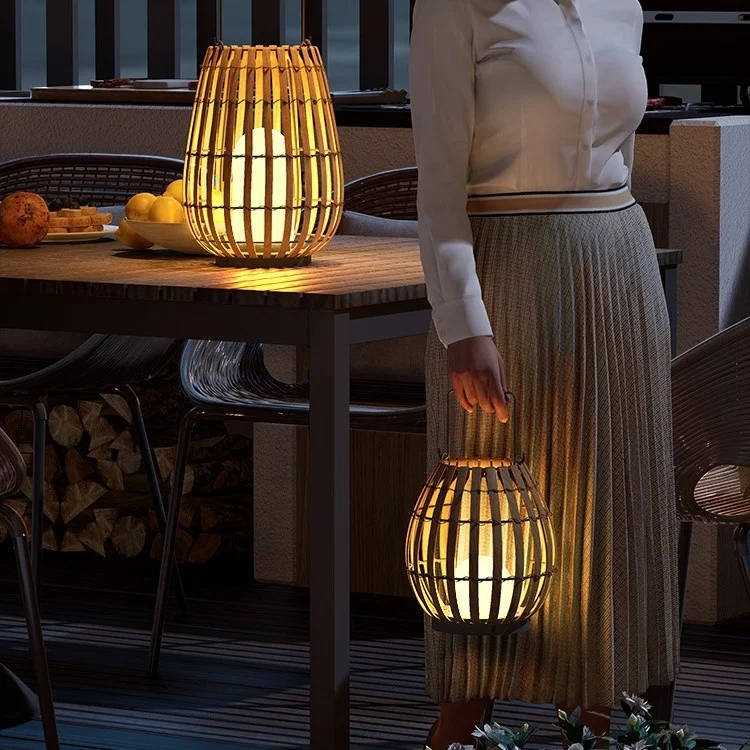 Beam Outdoor Solar Lamp