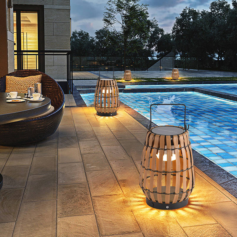 Beam Outdoor Solar Lamp