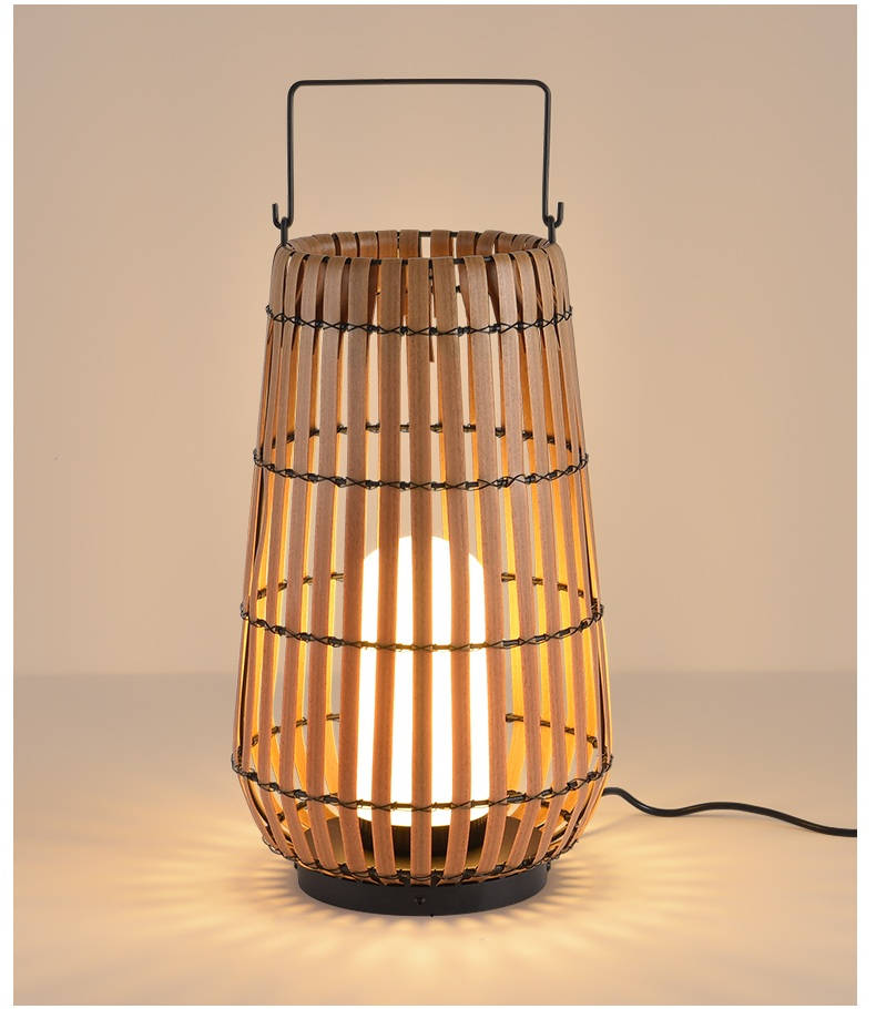Beam Outdoor Solar Lamp