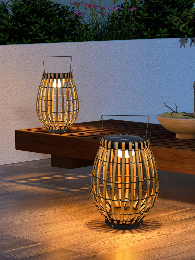 Beam Outdoor Solar Lamp