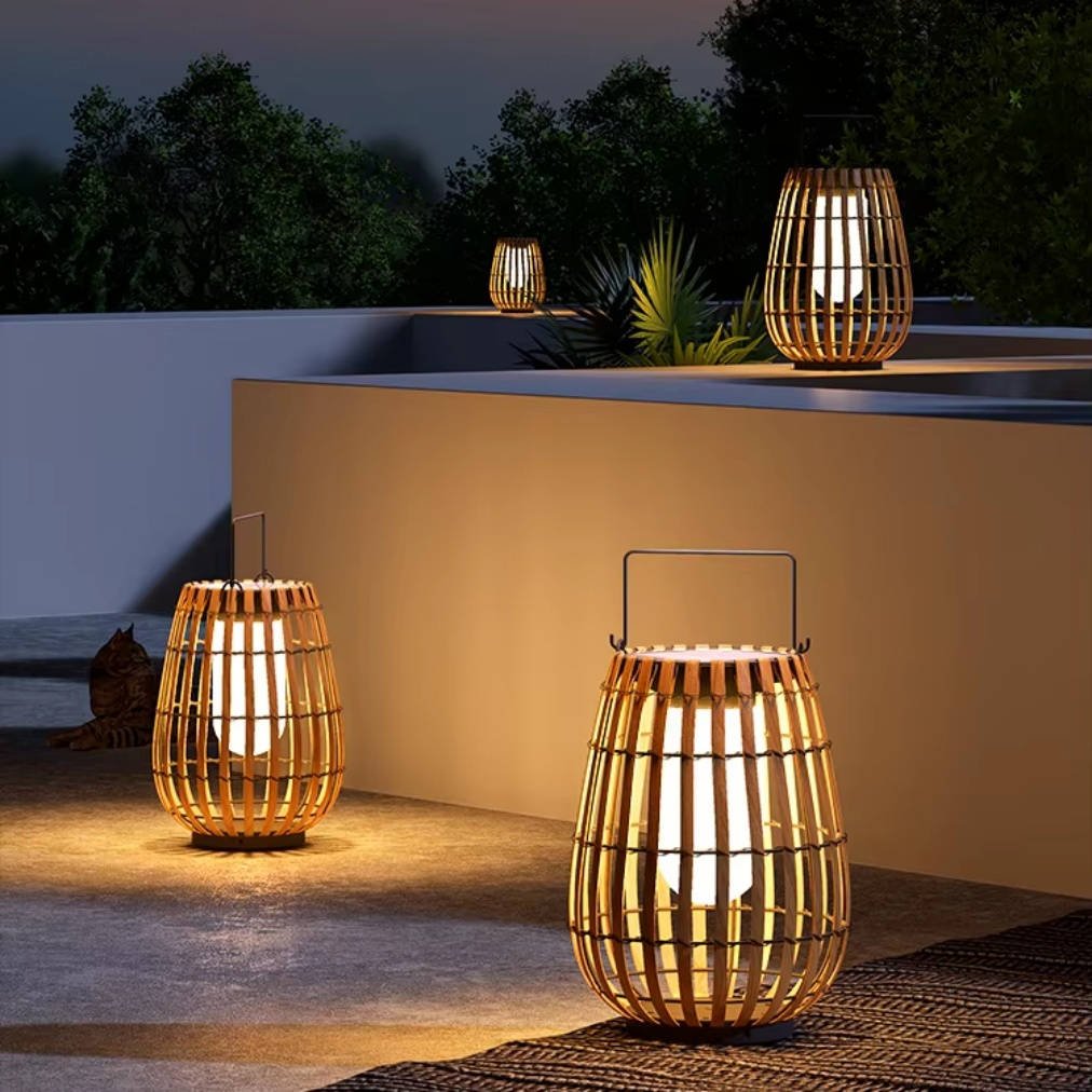 Beam Outdoor Solar Lamp