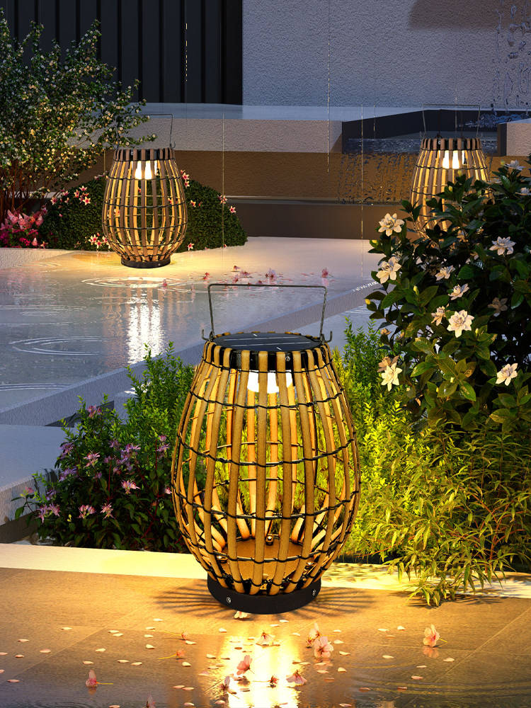 Beam Outdoor Solar Lamp