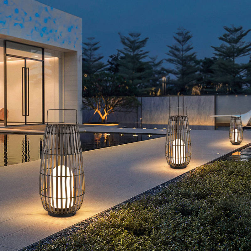 Beam Outdoor Solar Lamp